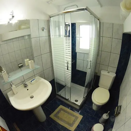 The L * Néa Péramos