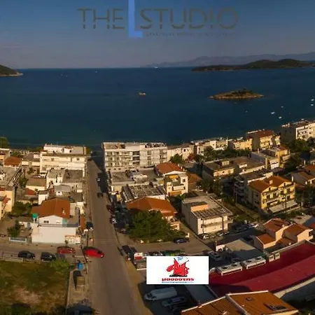 The L Apartament Néa Péramos